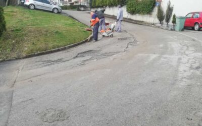 Због крпљења рупа на улицама потребно измјестити возила