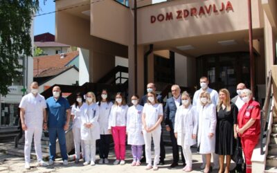 Градоначелник посјетио запослене у Дому здравља и Болници