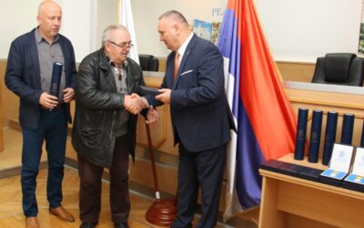 Уручена постхумна одликовања породицама погинулих бораца ВРС