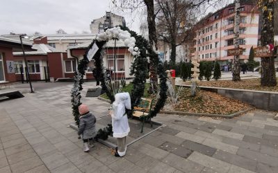 Новогодишњи кутак на платоу испред музичке школе