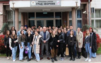Студентима уручени уговори о стипендирању из градског буџета