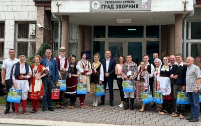 Учесници Видовданског сабора на пријему код градоначелника