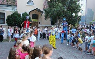 Зворничко љето: Авантура аниматора забавили малишане, на градској плажи био љетњи биоскоп