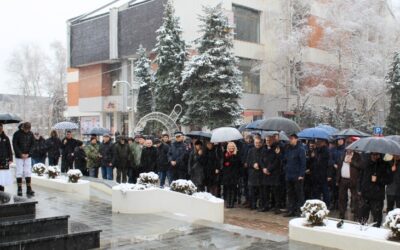 Полагањем вијенаца у Зворнику обиљежен Дан Републике Српске