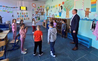 Градоначелник Ивановић посјетио првачиће у зворничким школама