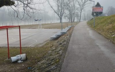 Oštećena javna imovina na gradskoj plaži u Zvorniku