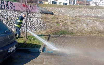 Почело чишћење паркинга на градској плажи