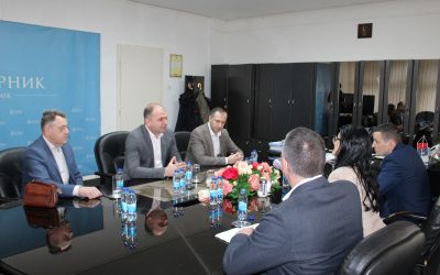 Улагања у спортску инфраструктуру у фокусу састанка градоначелника и министра породице, омладине и спорта