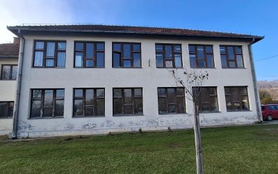 Raspisani tenderi za zamjenu stolarije u školama u Ceru i Drinjači